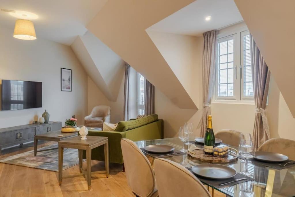 Luxury Penthouse - Castle Views - 2 Bed & Parking Apartment Windsor Ngoại thất bức ảnh