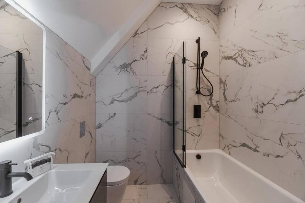 Luxury Penthouse - Castle Views - 2 Bed & Parking Apartment Windsor Ngoại thất bức ảnh