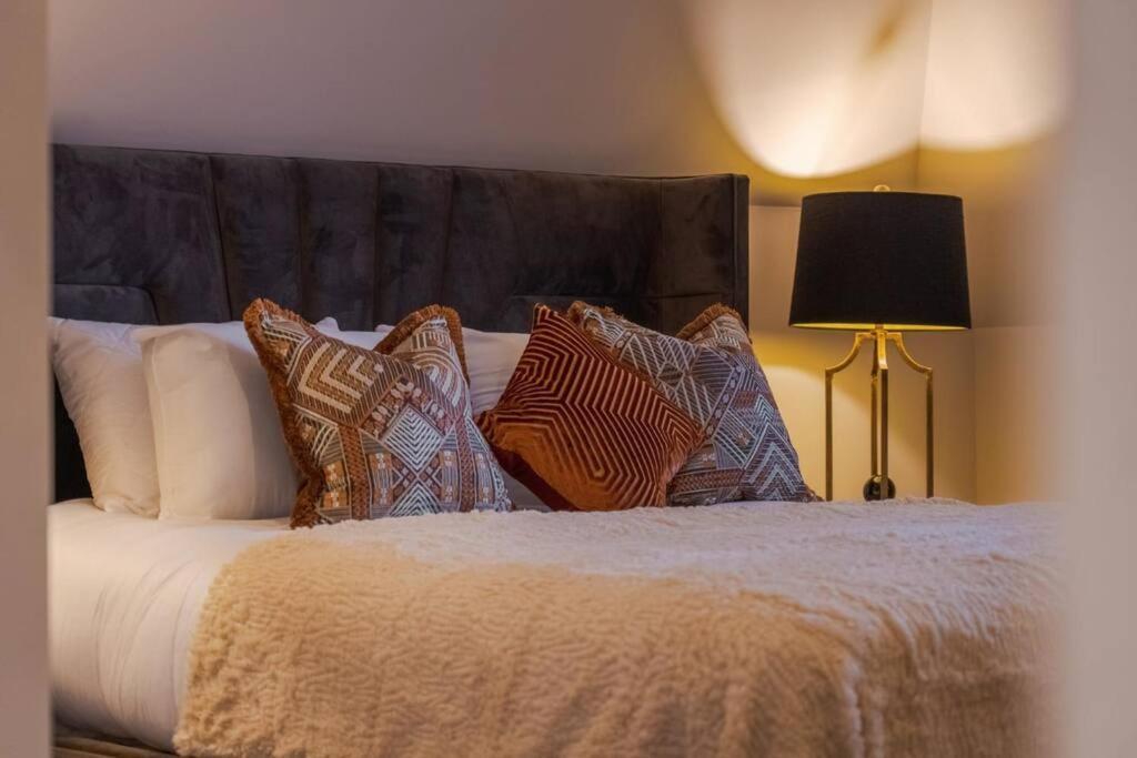 Luxury Penthouse - Castle Views - 2 Bed & Parking Apartment Windsor Ngoại thất bức ảnh