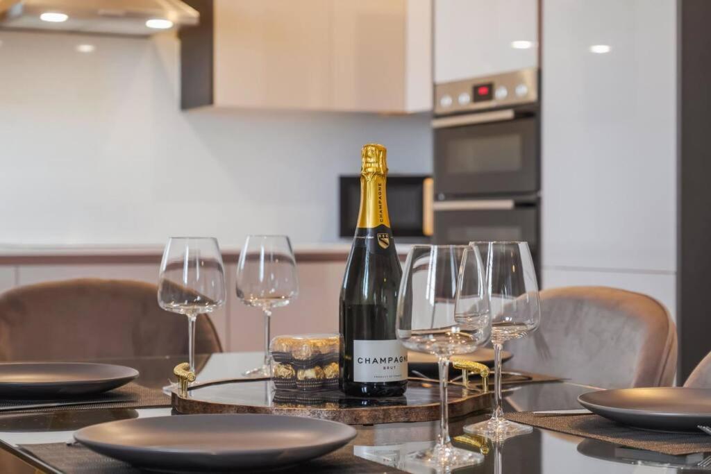 Luxury Penthouse - Castle Views - 2 Bed & Parking Apartment Windsor Ngoại thất bức ảnh