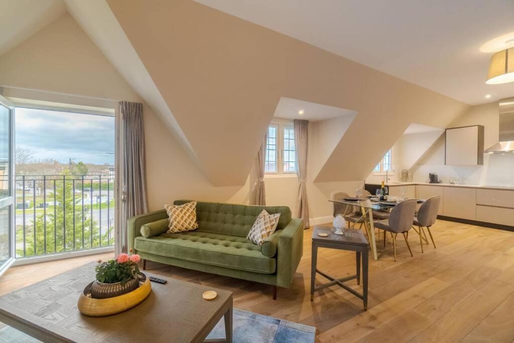 Luxury Penthouse - Castle Views - 2 Bed & Parking Apartment Windsor Ngoại thất bức ảnh